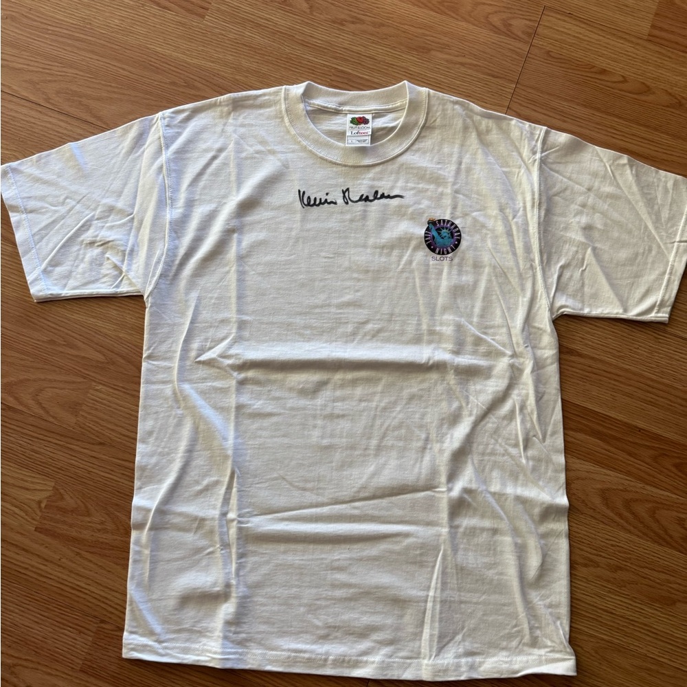 SNL Kevin Nealon signed T-Shirt